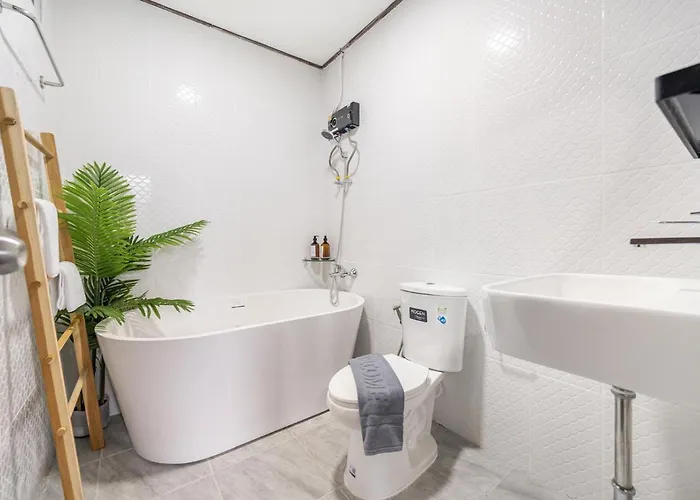 Miq Hk16, Huay Kwang Mrt, 3br, Pool Table فيلة *