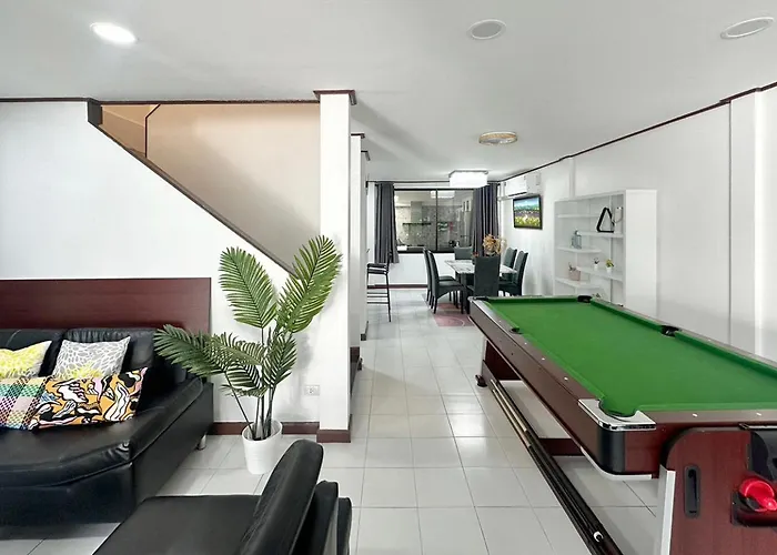 فيلة Miq Hk16, Huay Kwang Mrt, 3br, Pool Table