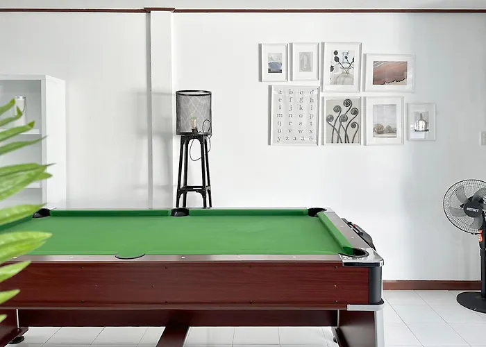 فيلة Miq Hk16, Huay Kwang Mrt, 3br, Pool Table *