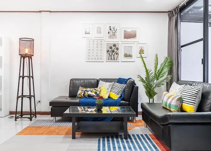 فيلة Miq Hk16, Huay Kwang Mrt, 3br, Pool Table