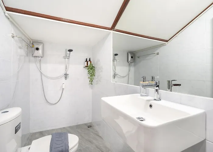 Miq Hk16, Huay Kwang Mrt, 3br, Pool Table