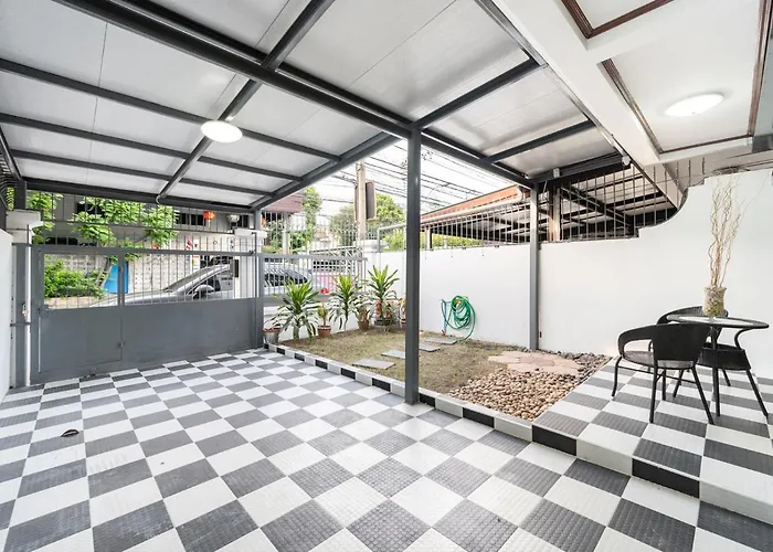 فيلة Miq Hk16, Huay Kwang Mrt, 3br, Pool Table