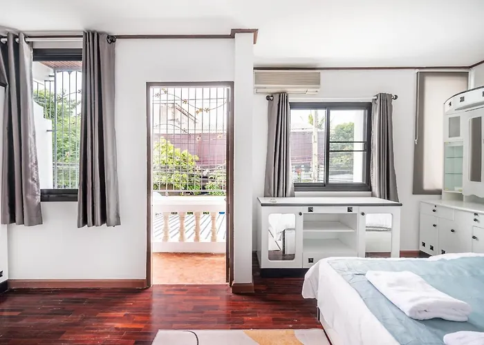 فيلة Miq Hk16, Huay Kwang Mrt, 3br, Pool Table *