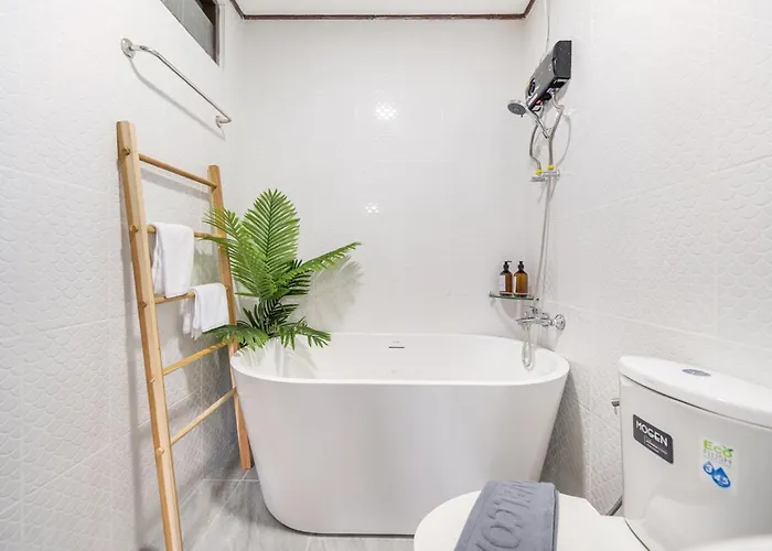 فيلة Miq Hk16, Huay Kwang Mrt, 3br, Pool Table بانكوك