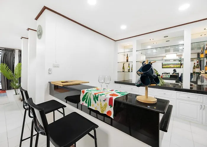 Miq Hk16, Huay Kwang Mrt, 3br, Pool Table *