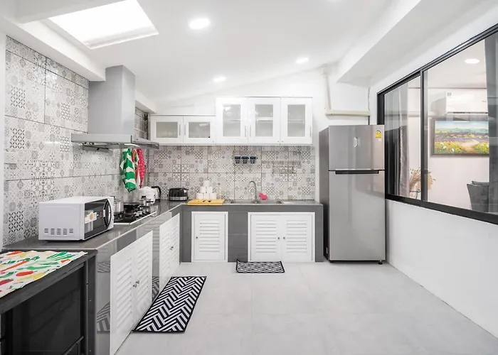 Miq Hk16, Huay Kwang Mrt, 3br, Pool Table بانكوك
