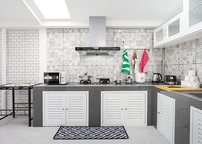 فيلة Miq Hk16, Huay Kwang Mrt, 3br, Pool Table