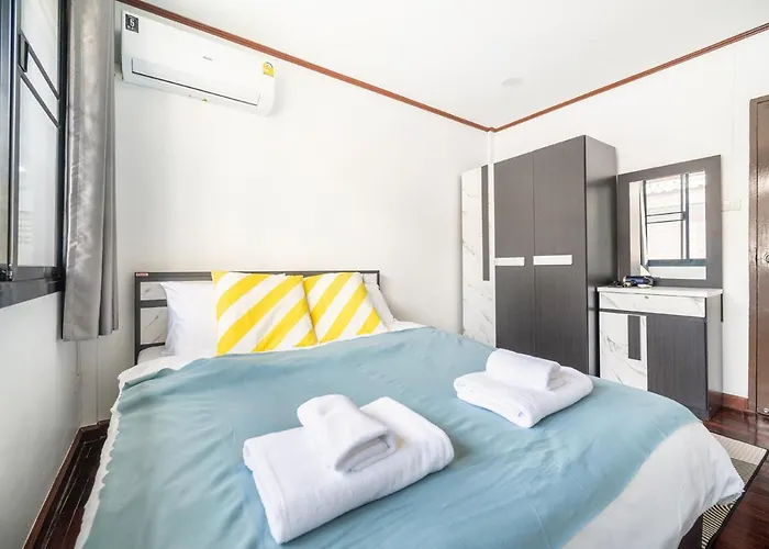 فيلة Miq Hk16, Huay Kwang Mrt, 3br, Pool Table