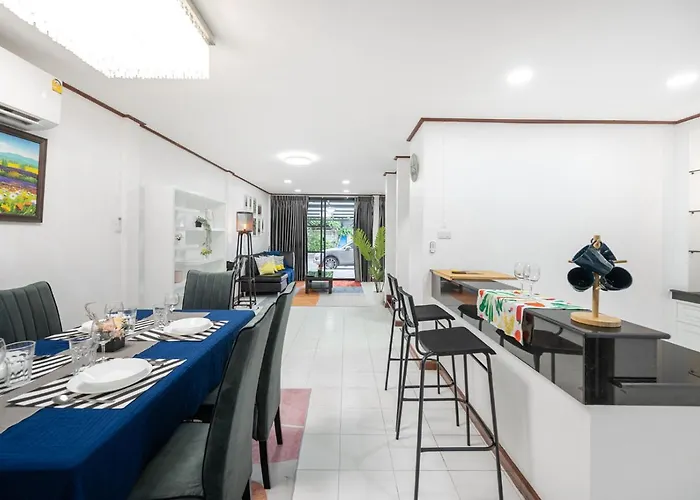 فيلة Miq Hk16, Huay Kwang Mrt, 3br, Pool Table بانكوك