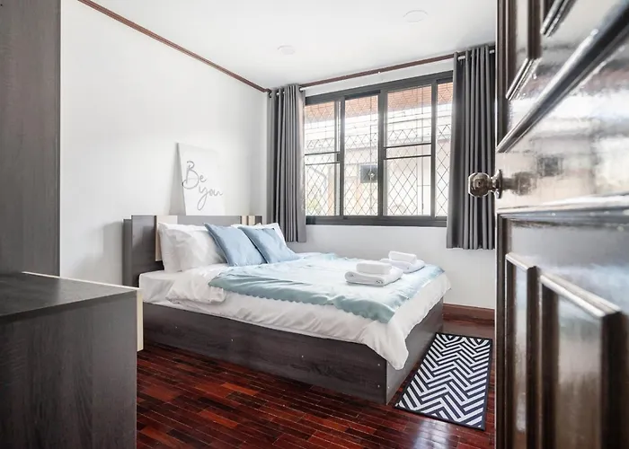 فيلة Miq Hk16, Huay Kwang Mrt, 3br, Pool Table *