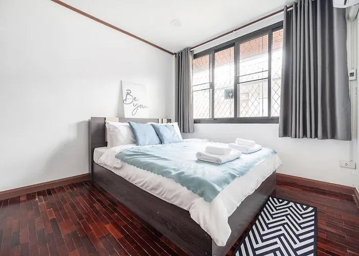 فيلة Miq Hk16, Huay Kwang Mrt, 3br, Pool Table بانكوك