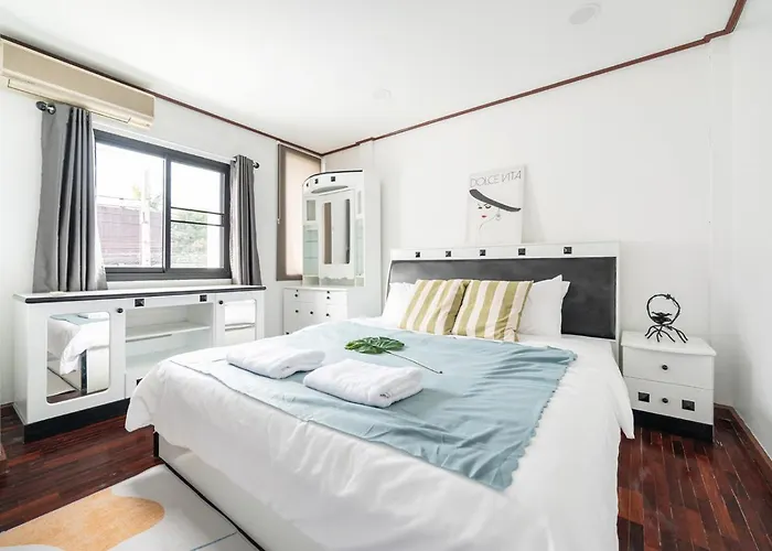 Miq Hk16, Huay Kwang Mrt, 3br, Pool Table فيلة